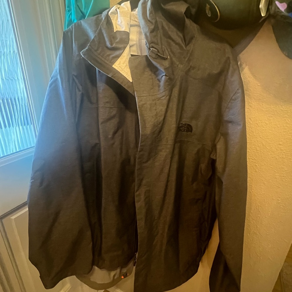 Men’s NorthFace Rain Shell XL